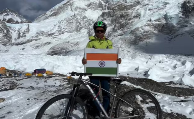 UP woman becomes first Indian woman to cycle to Everest Base Camp in 14 days